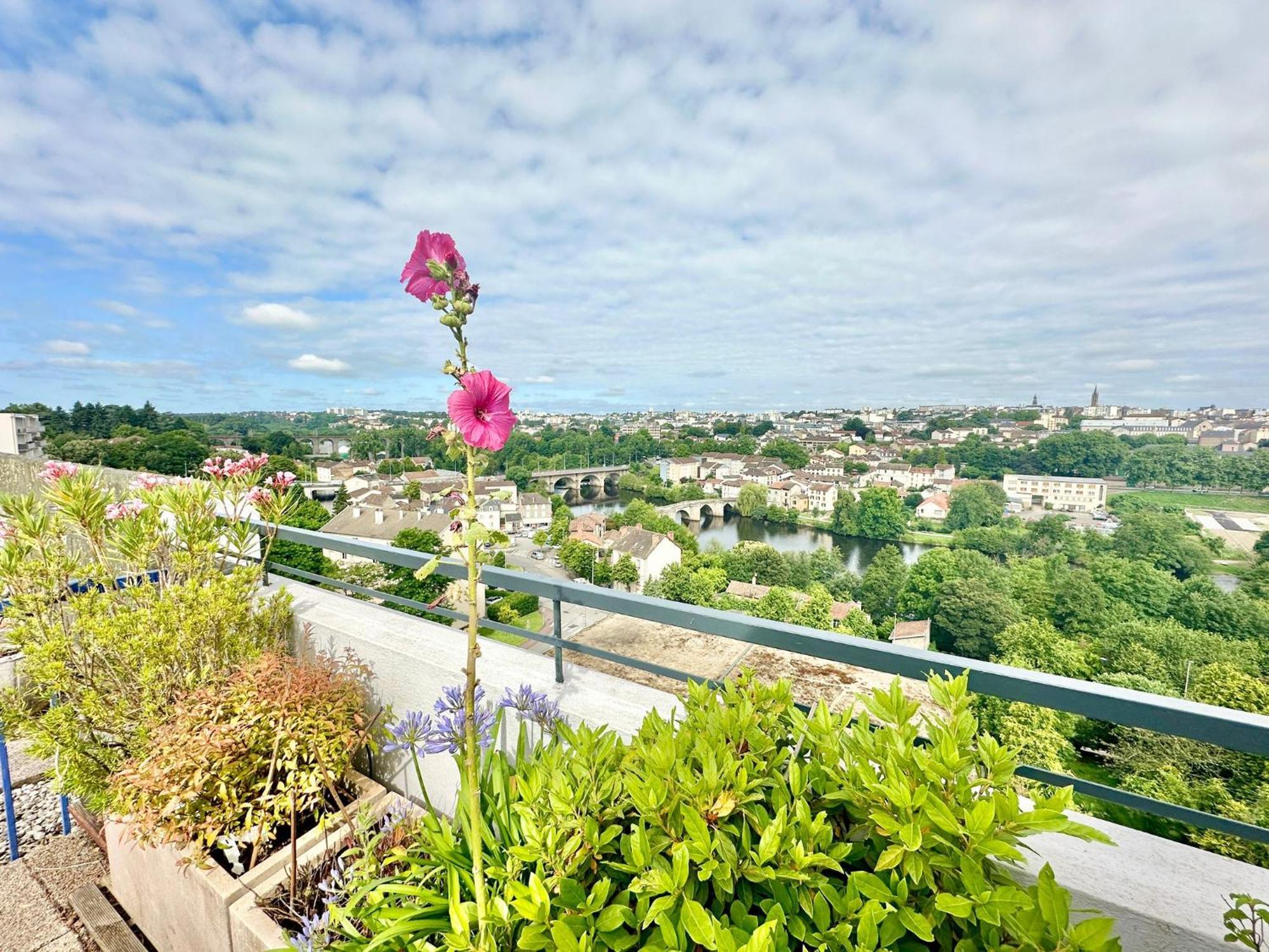 Le Panoramique, Splendide Avec Vue Sur La Vienne Apartment Limoges Exterior photo